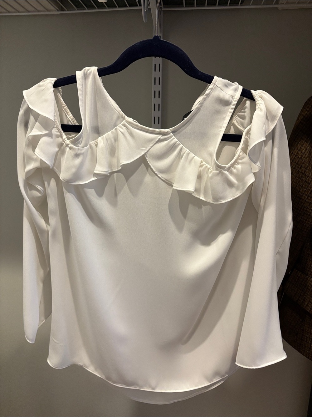 Trouve Cream Cold-Shoulder Ruffle Blouse